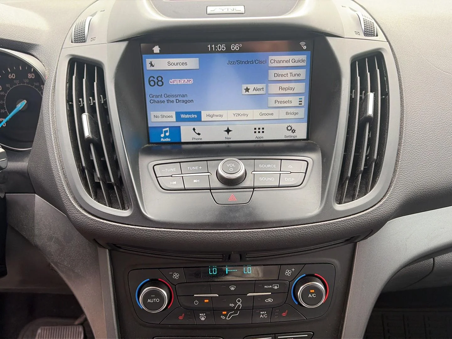 Used 2017 Magnetic Ford SE image 8