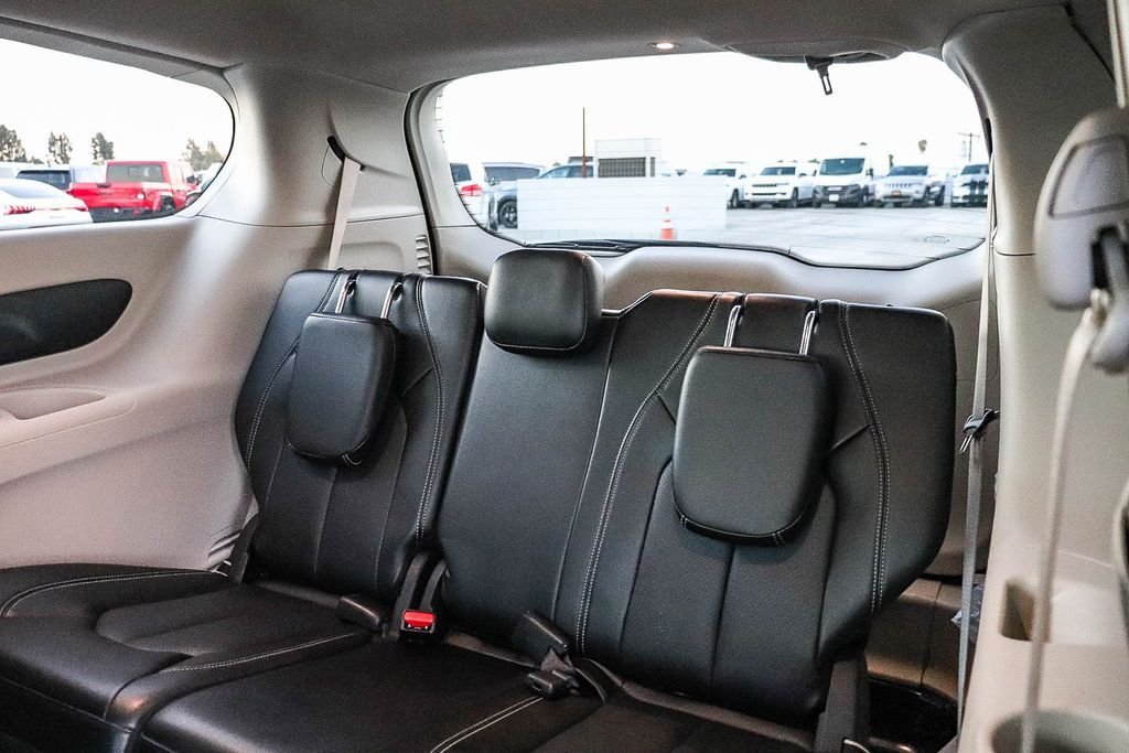 Used 2024 Silver Mist Clearcoat Chrysler Touring L image 21