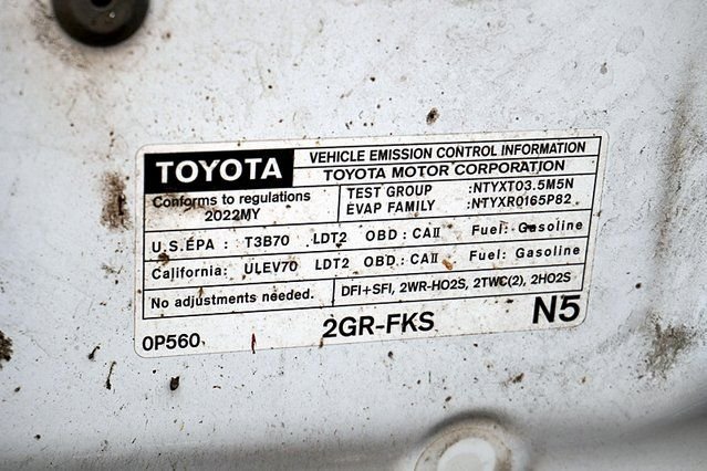 Used 2022 White Toyota SR5 image 31