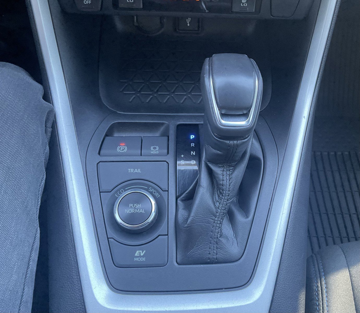 2022 Toyota RAV4 SE - Photo 30