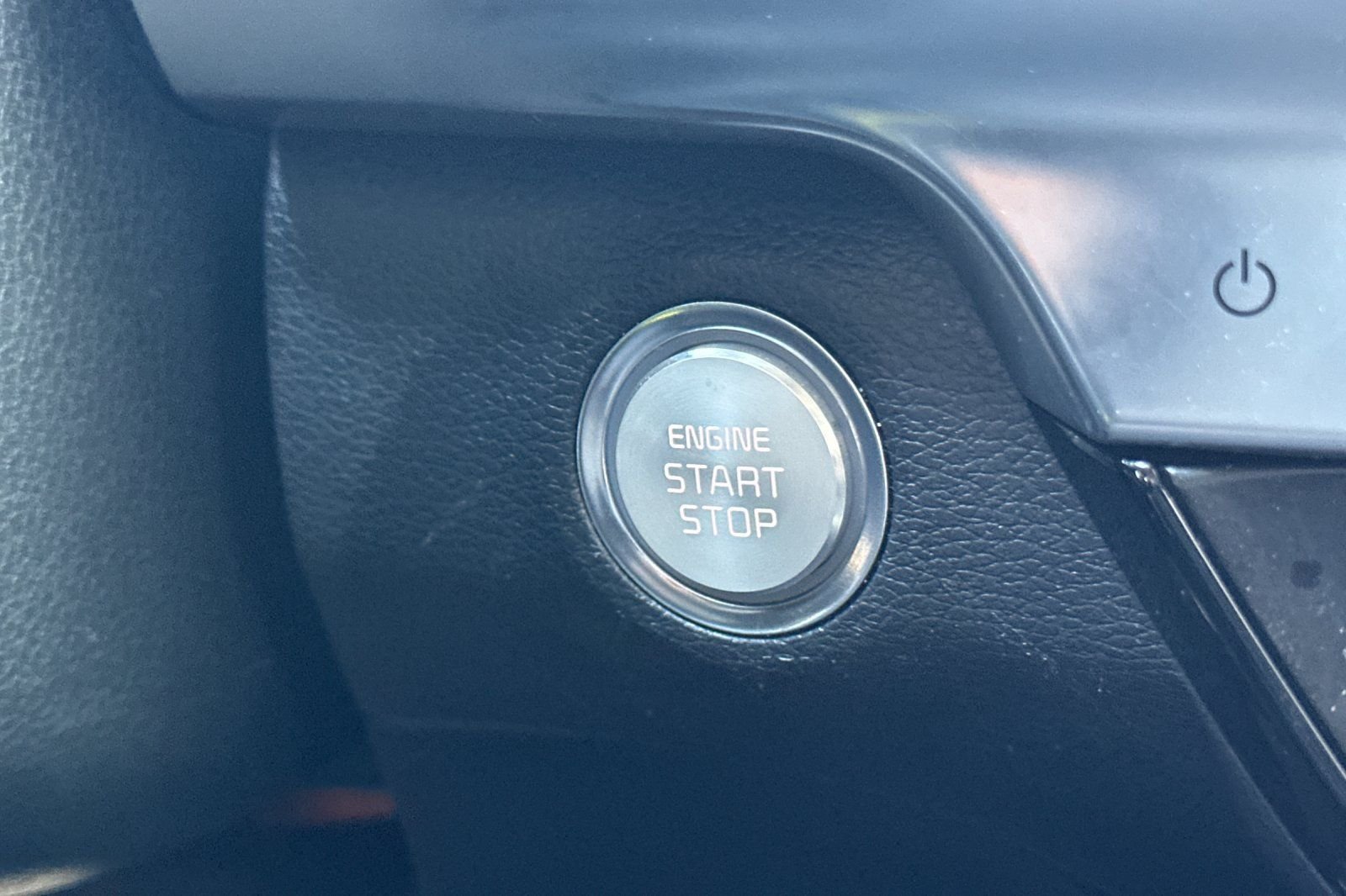 Used 2021 White Kia EX image 25