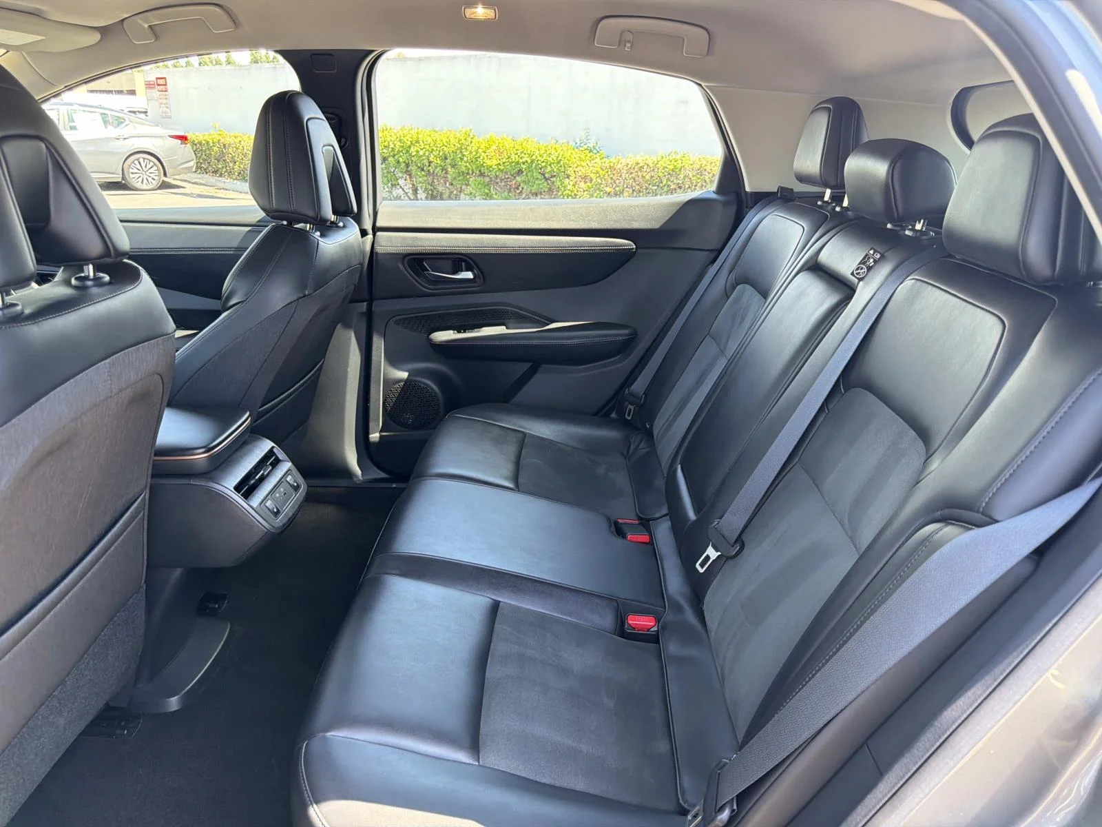 Used 2023 GUN METALLIC Nissan ENGAGE image 26