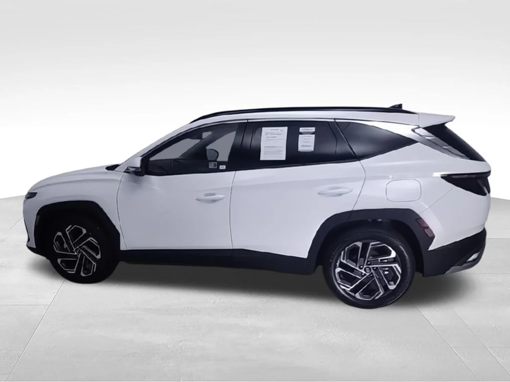 Used 2025 White Hyundai Limited image 9