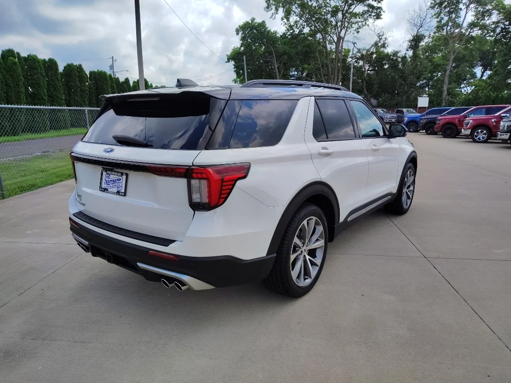 Used 2025 Star White Ford Platinum image 5