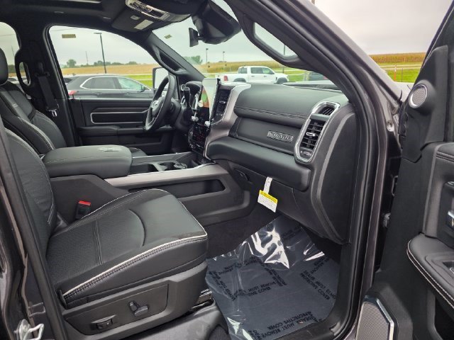 New 2026 Granite Crystal Metallic Clear-Coat Exterior Paint RAM Laramie image 16