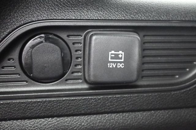 Used 2025 White/off-white Jeep Laredo image 29