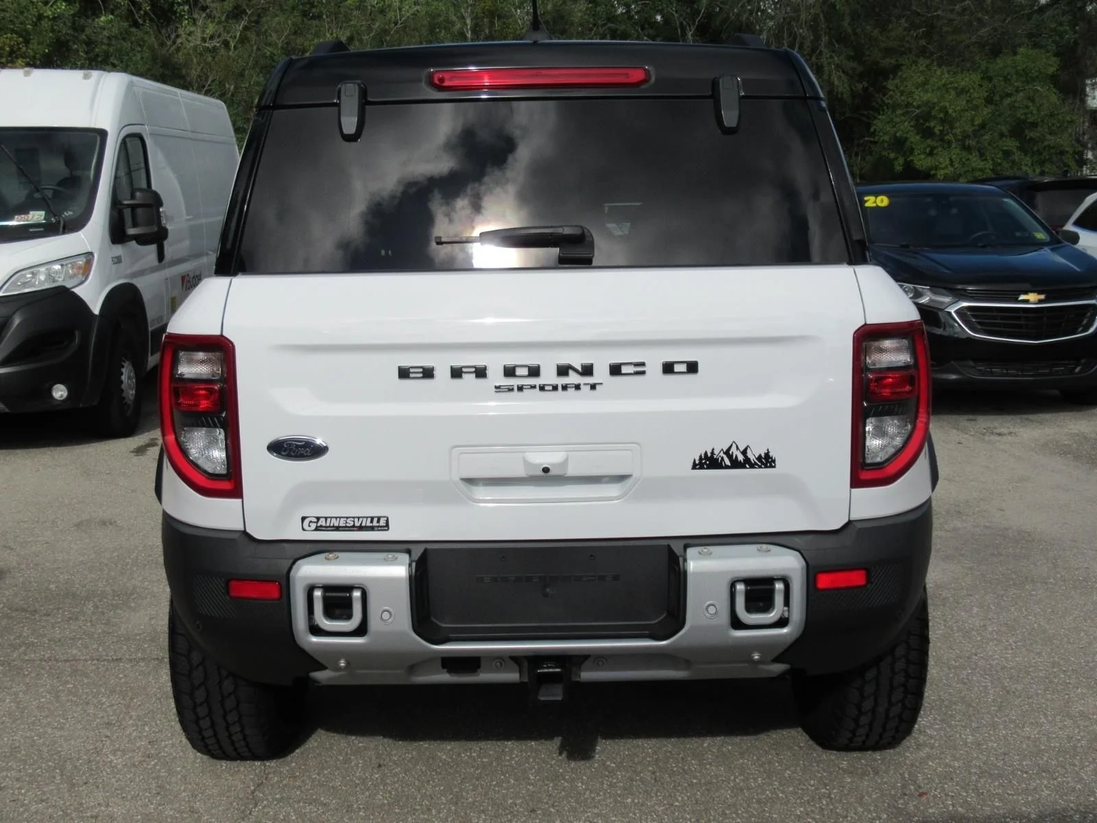 Used 2025 White Ford Badlands image 6