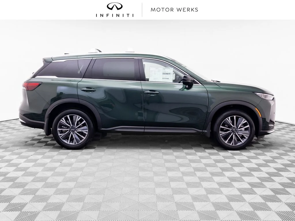 New 2027 DEEP EMERALD INFINITI Luxe AWD image 6