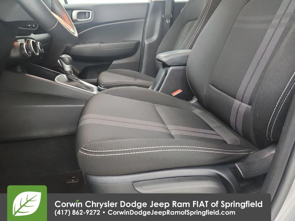 Used 2025 Silver Hyundai SEL image 19
