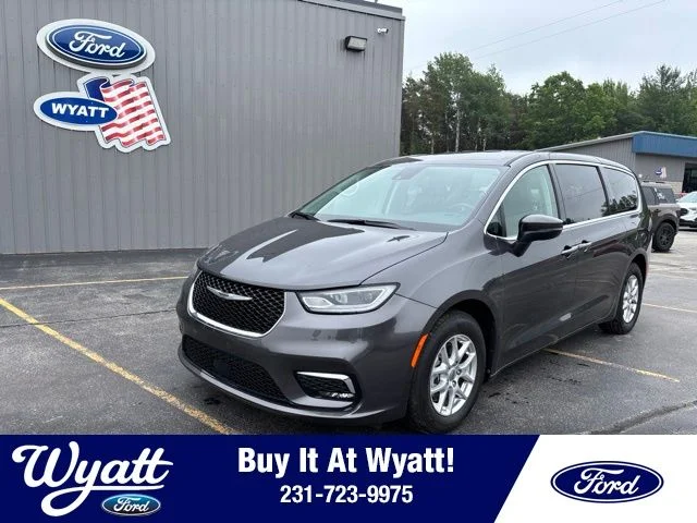Used 2023 Granite Crystal Clearcoat Metallic Chrysler Touring L image 1