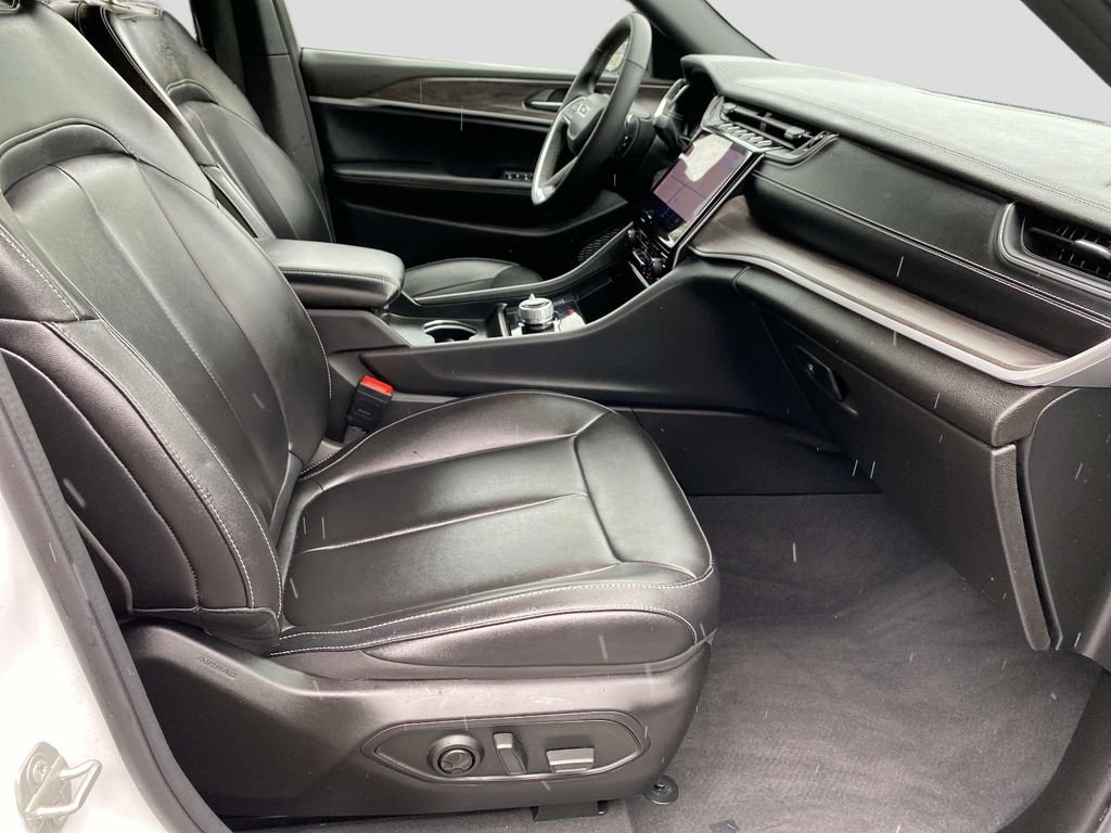 Used 2024 White Jeep Limited image 27
