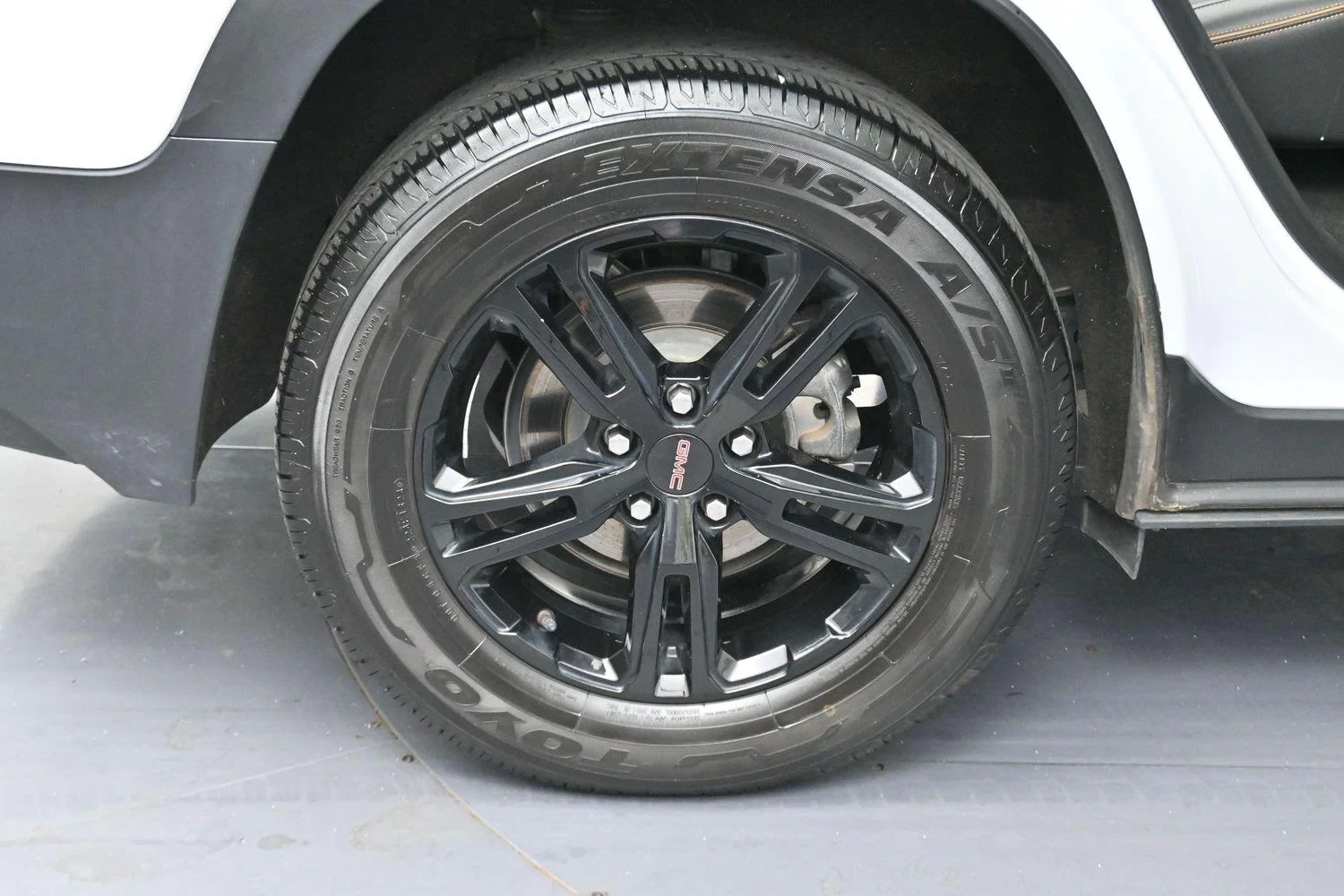 Used 2022 Summit White GMC AT4 image 39
