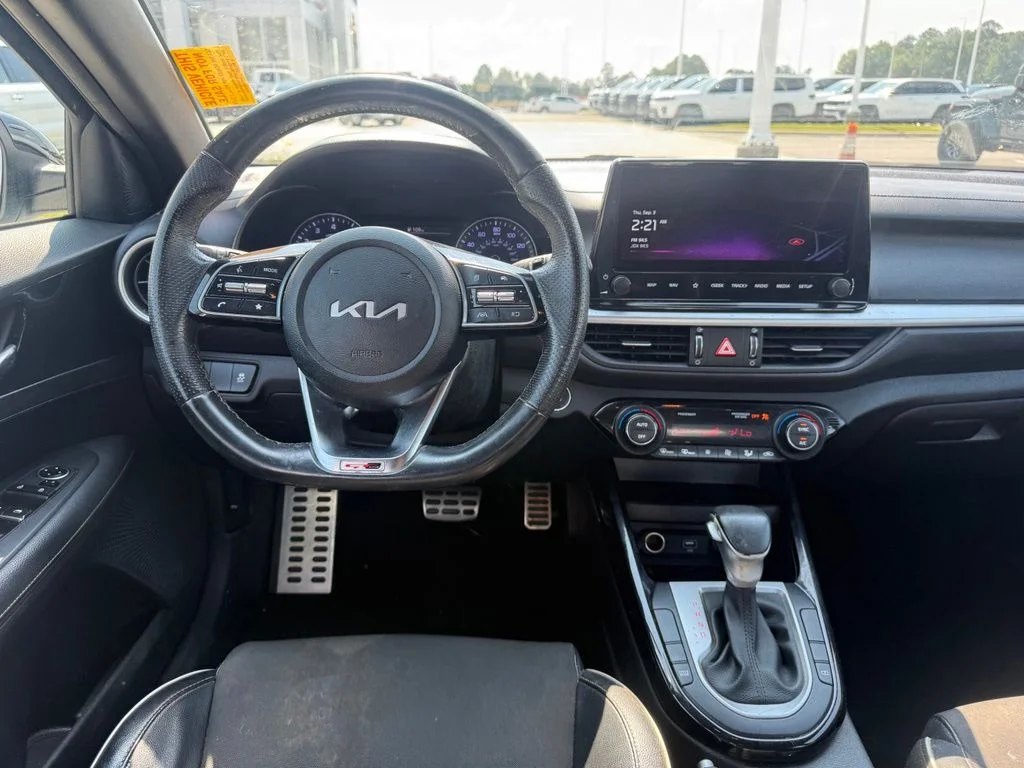 Used 2023 White Kia GT-Line image 8