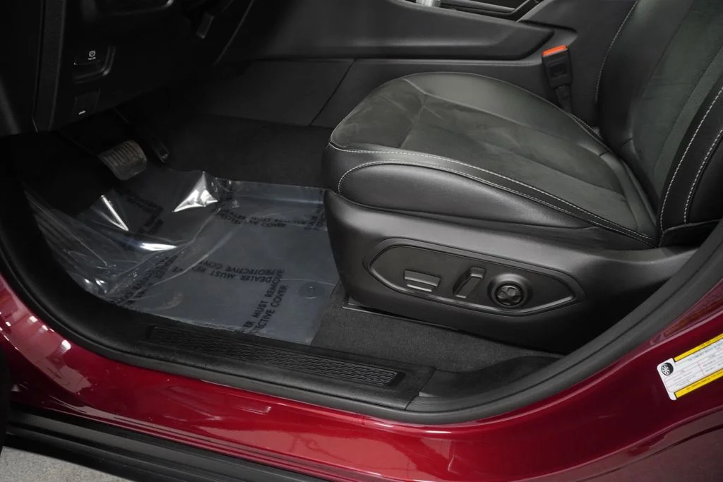 Used 2025 Red Jeep Altitude X image 38