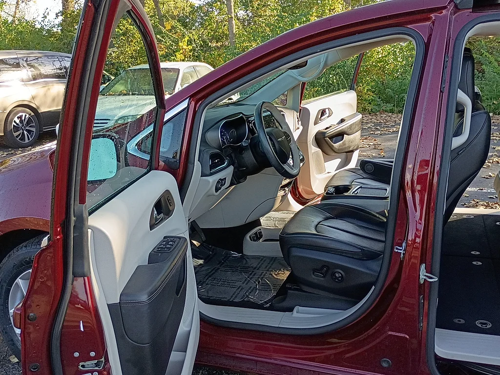 Used 2020 Velvet Red Pearl Coat Chrysler Limited image 11