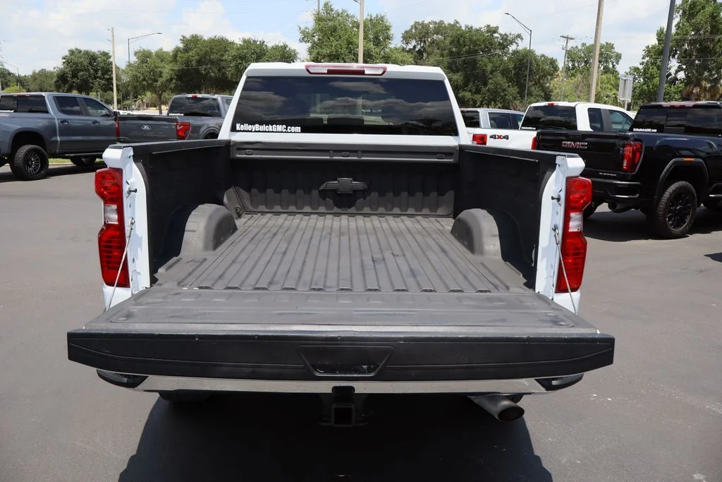 Used 2022 White Chevrolet LT image 25