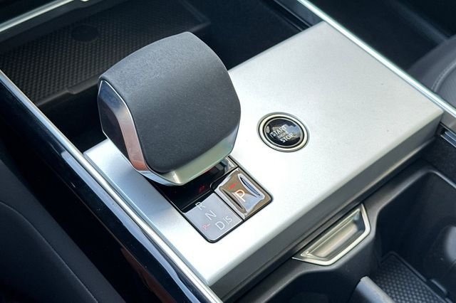 New 2026 Ostuni Pearl White Land Rover SE image 20