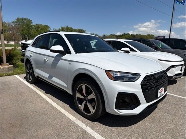2024 Audi Q5 45 Premium Plus's photo