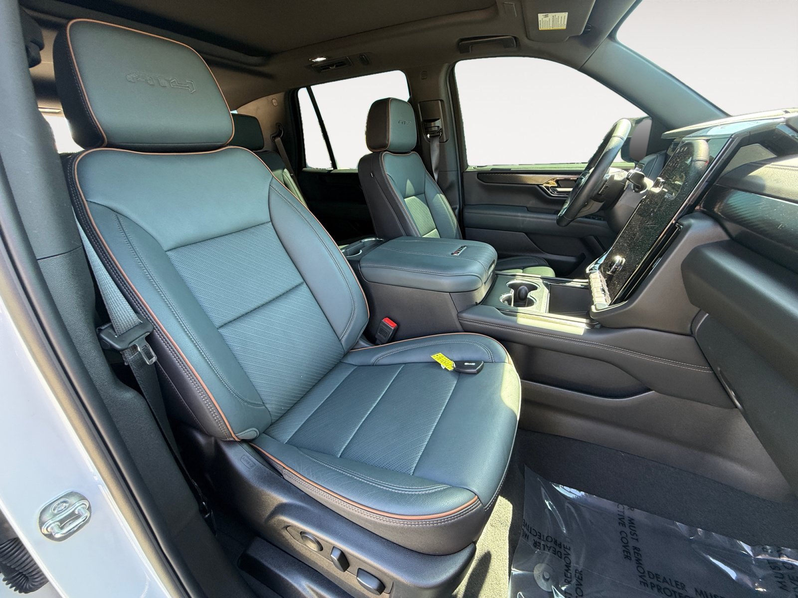 Used 2025 Summit White GMC AT4 image 19