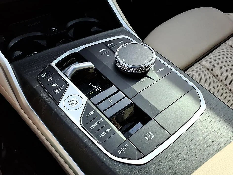 Used 2024 White BMW xDrive image 29