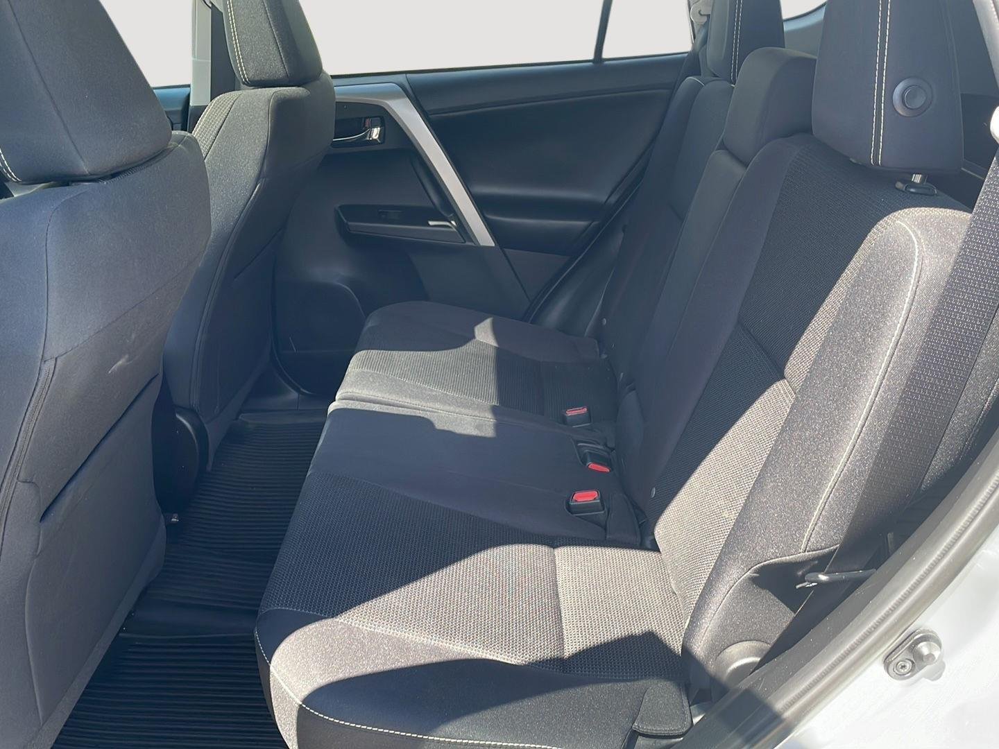 Used 2018 Silver Sky Metallic Toyota XLE image 21