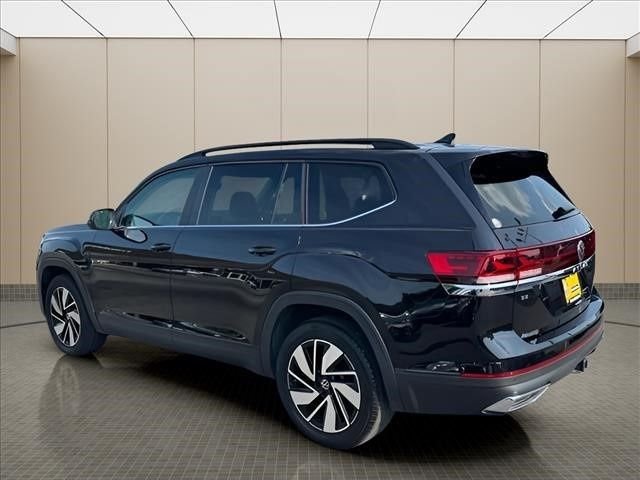 Used 2025  Volkswagen 2.0T SE w/Technology image 4