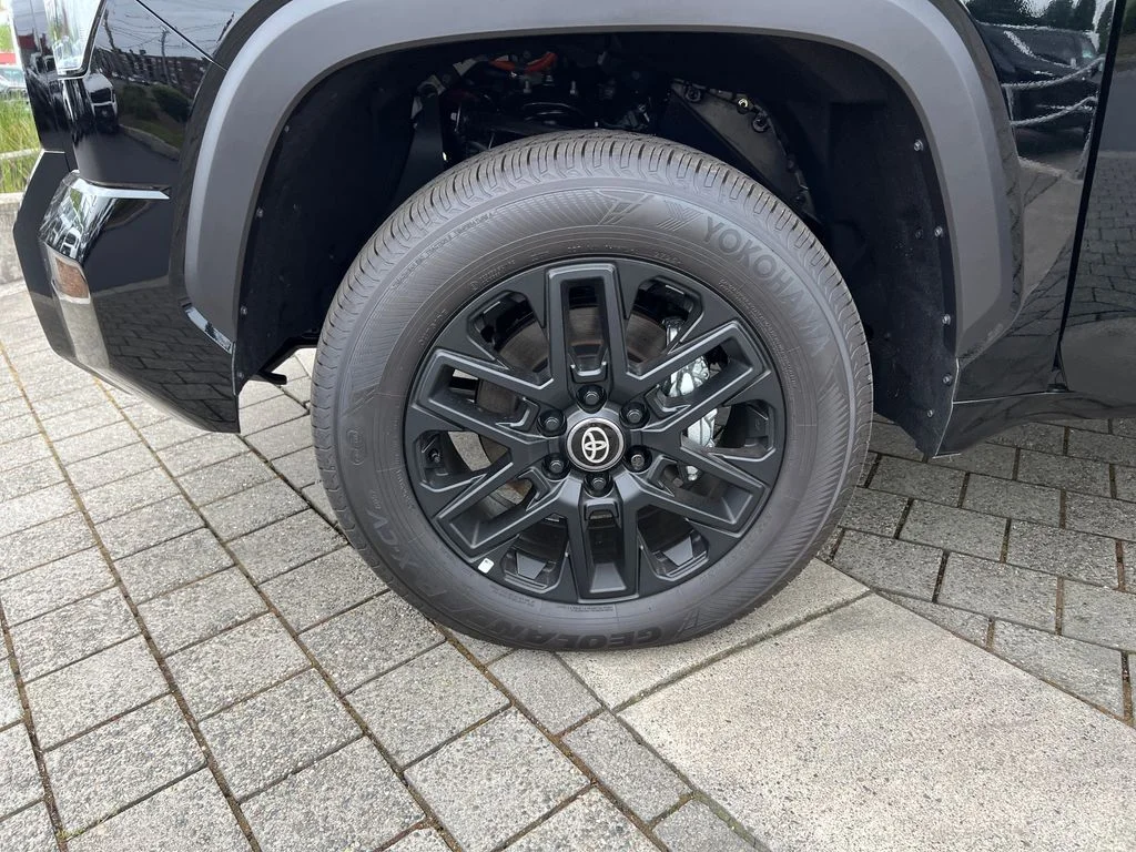 2026 Toyota Tundra Limited - Photo 10