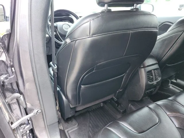 Used 2019 Crystal Metallic Jeep Trailhawk image 37