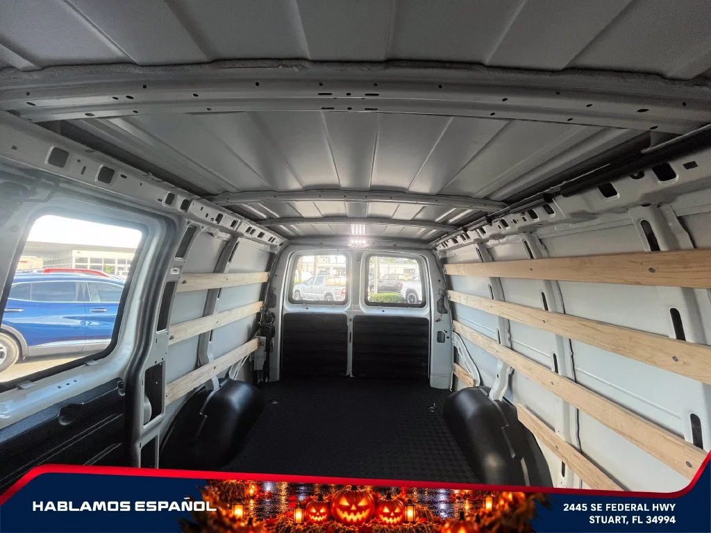 Used 2025 Summit White GMC Work Van image 21