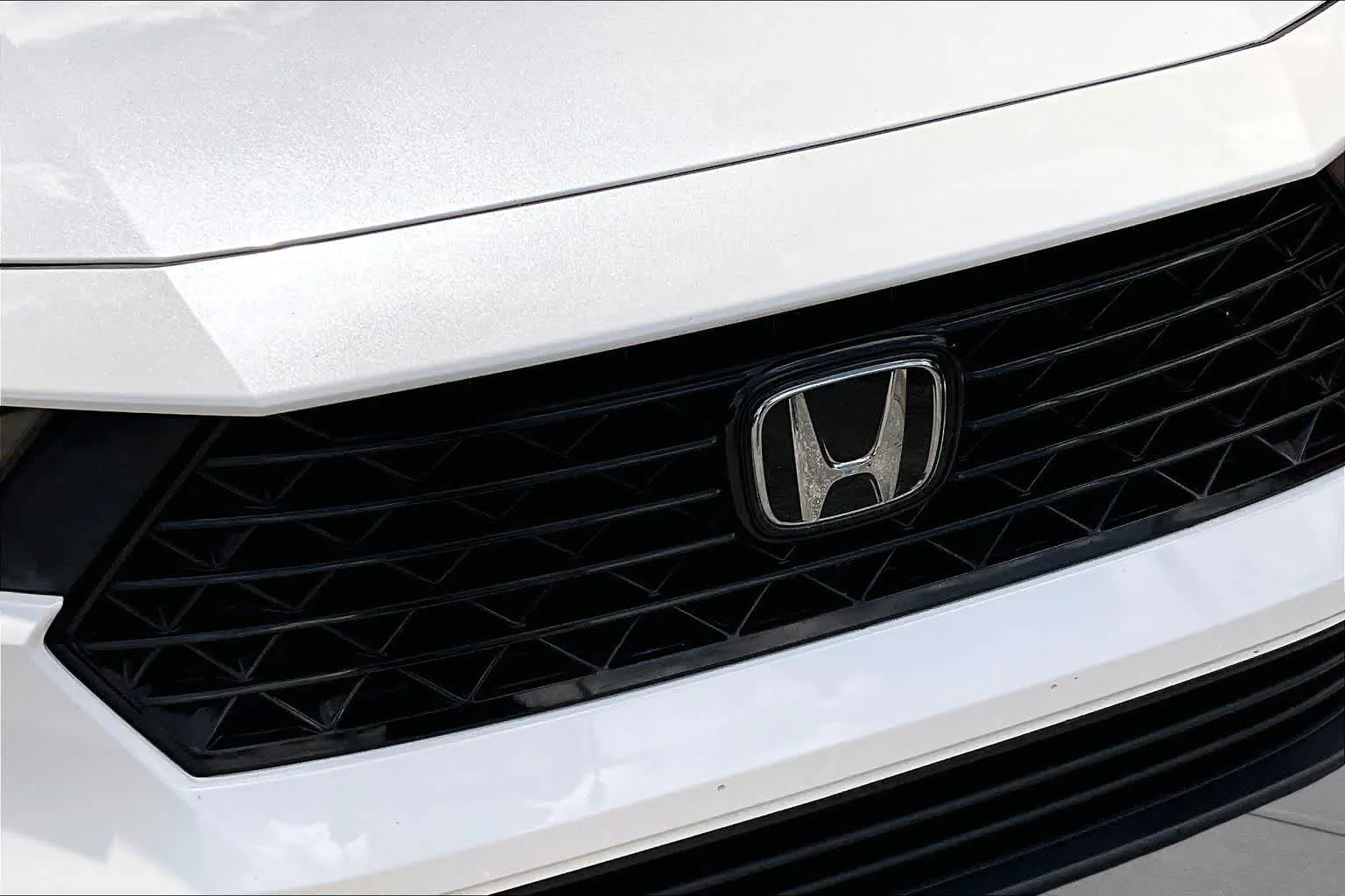 Used 2023 Platinum White Pearl Honda LX image 30
