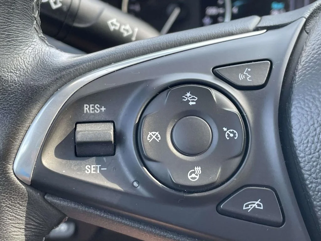 Used 2020 SUMMIT WHITE Buick Premium II image 30
