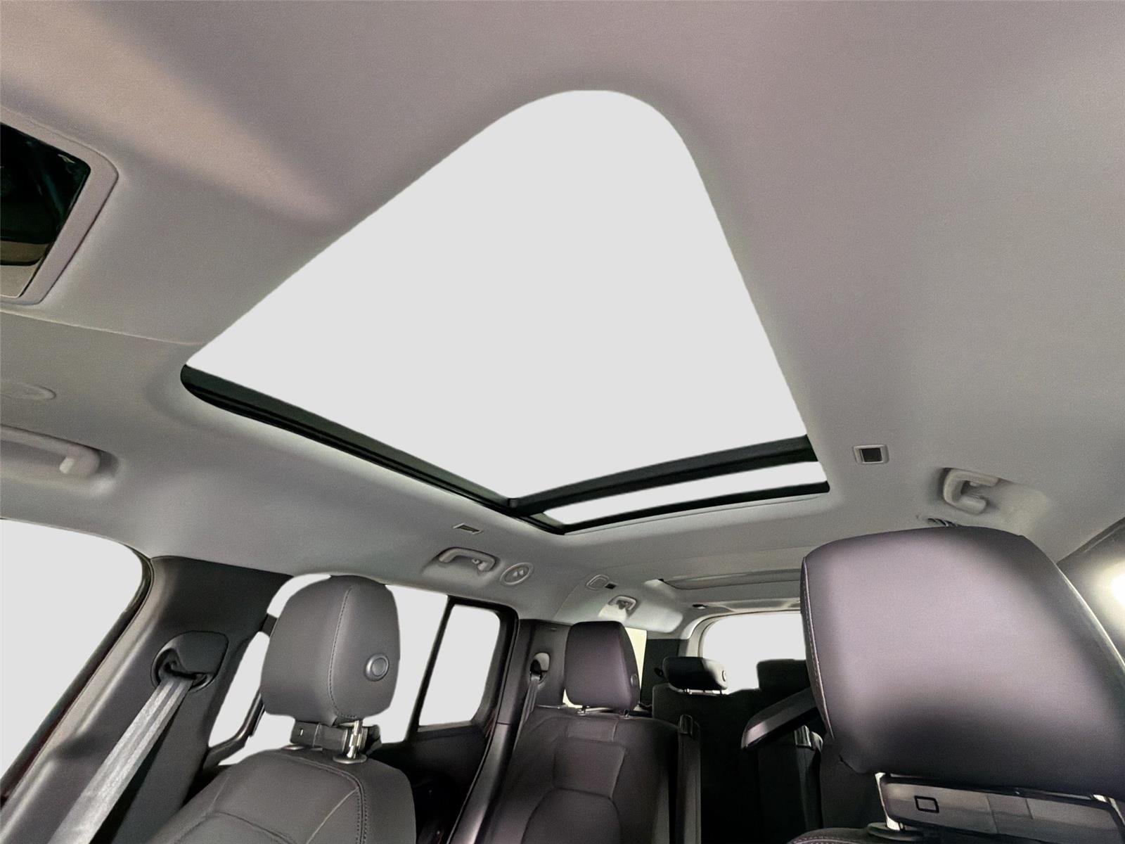 New 2026 SEDONA RED Land Rover S image 21