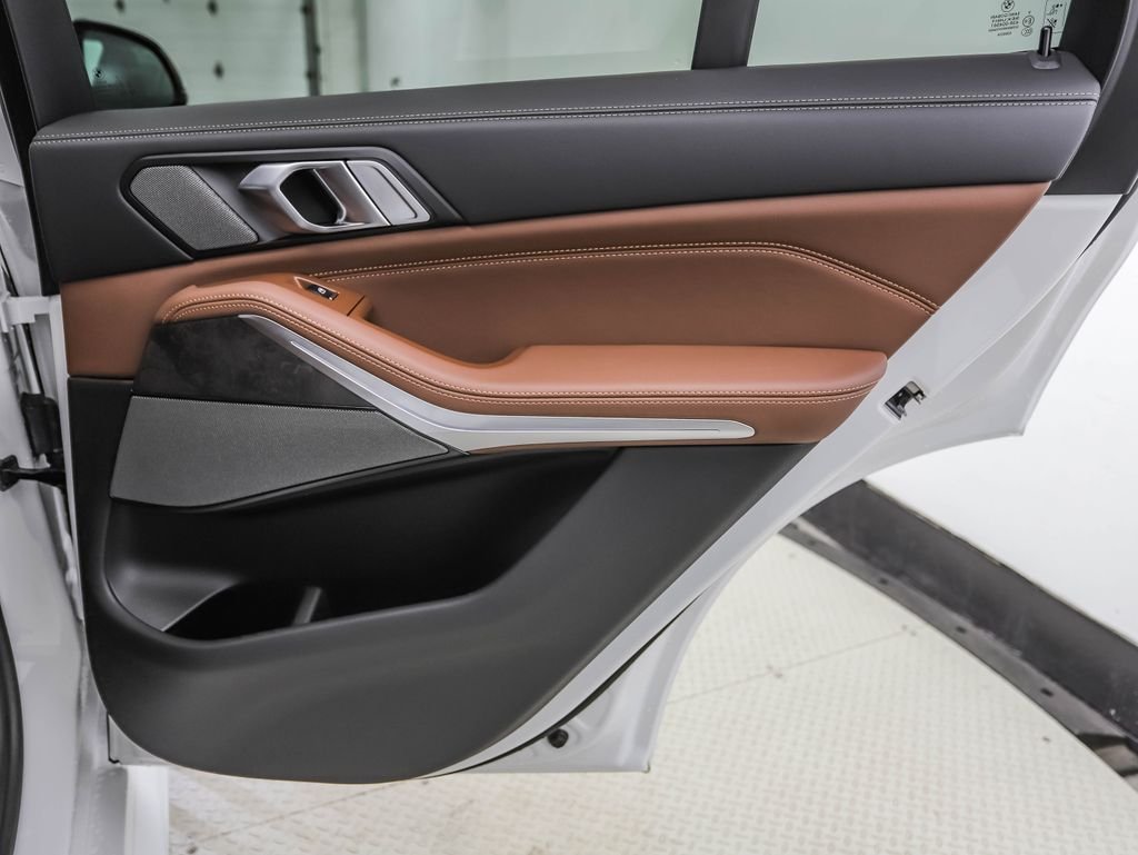 New 2026 White Metallic BMW xDrive40i image 25