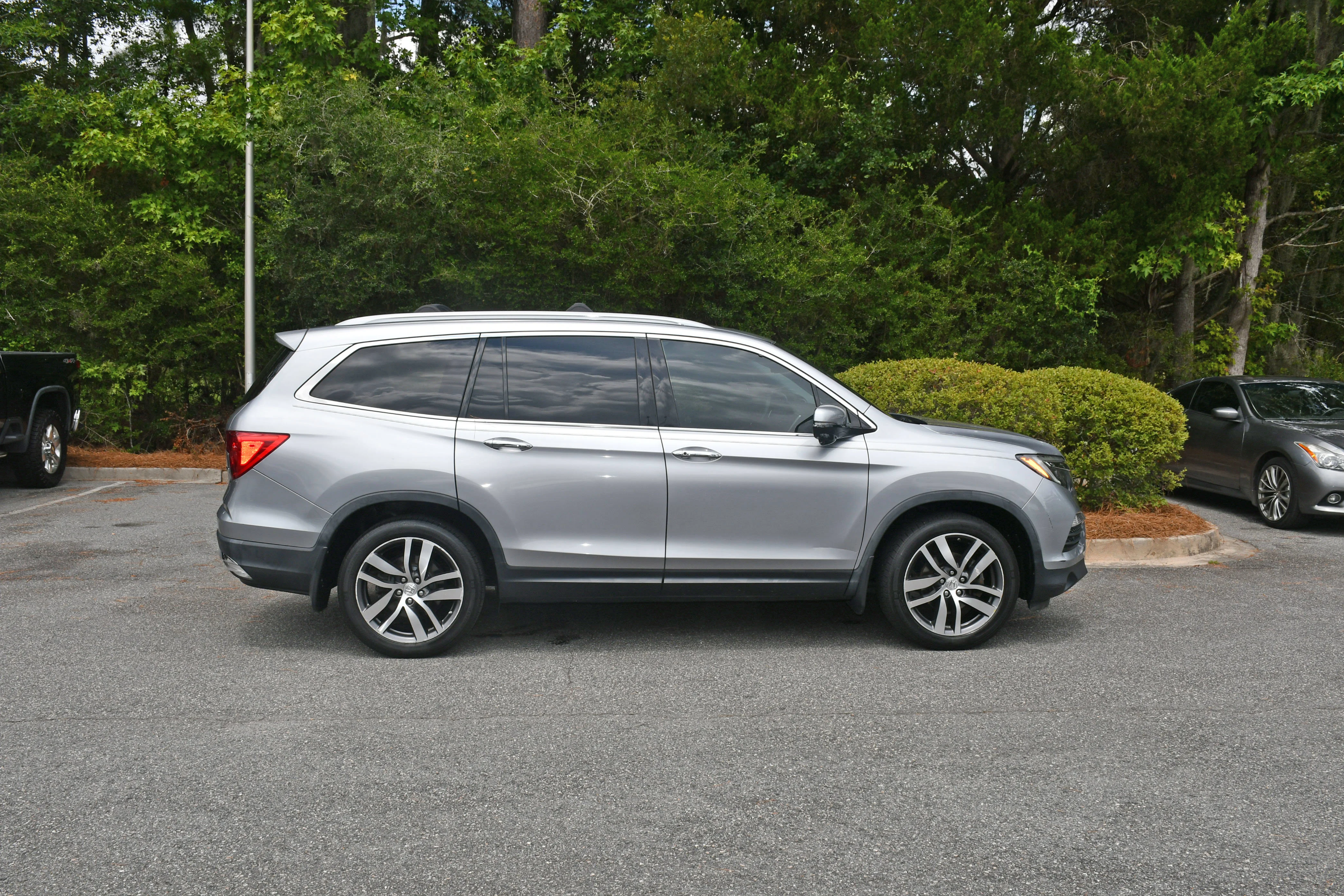 Used 2017  Honda Touring image 4