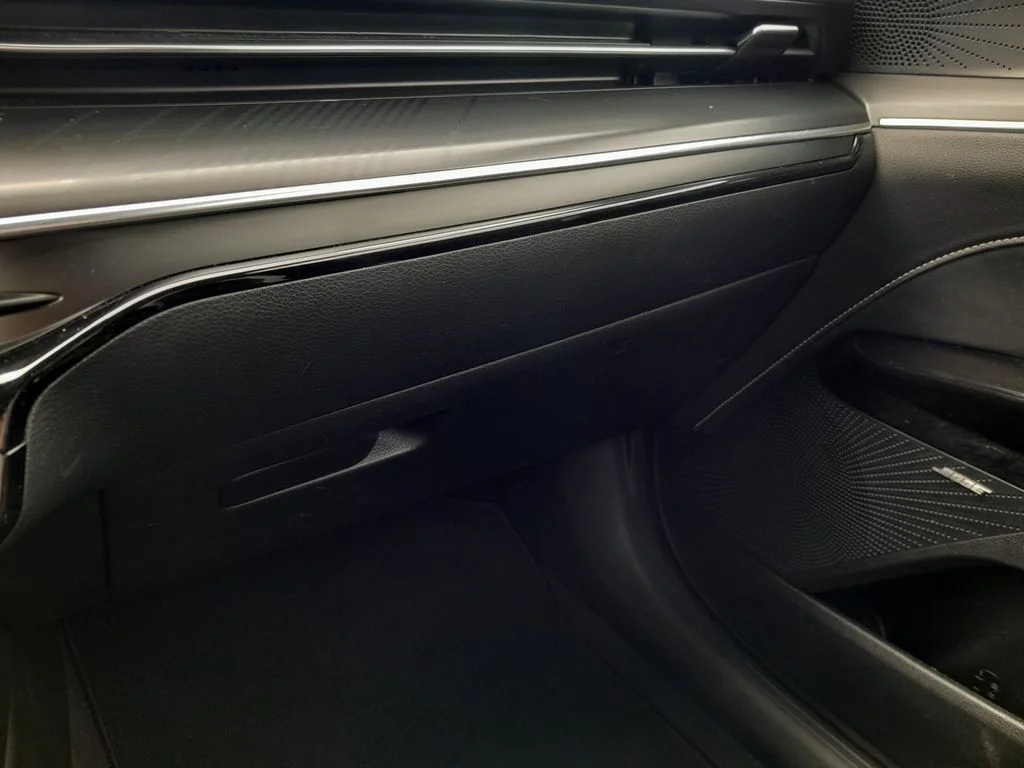Used 2025 White Kia GT-Line image 31