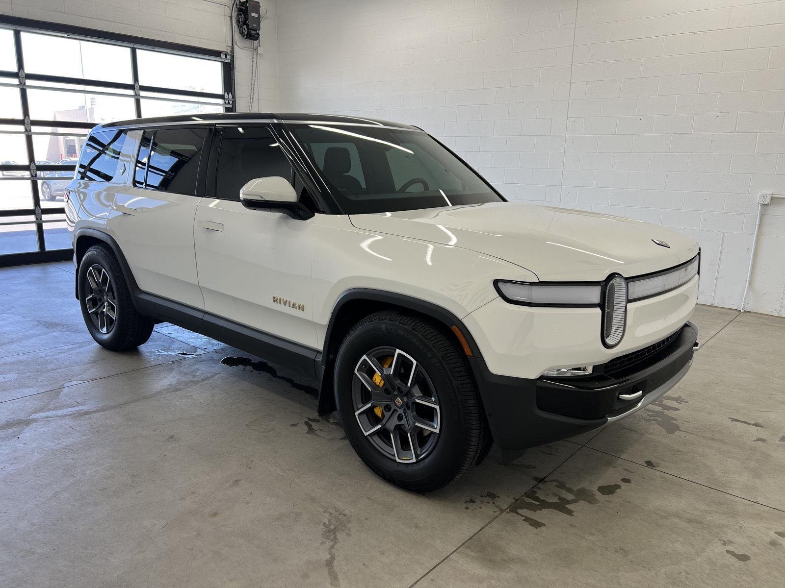 Used 2023 Glacier White Rivian Adventure image 5
