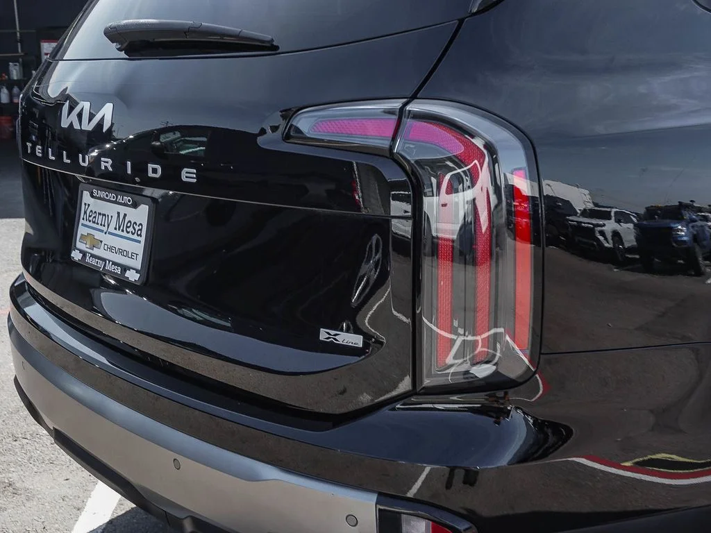 Used 2023 Black Kia EX X-Line image 7