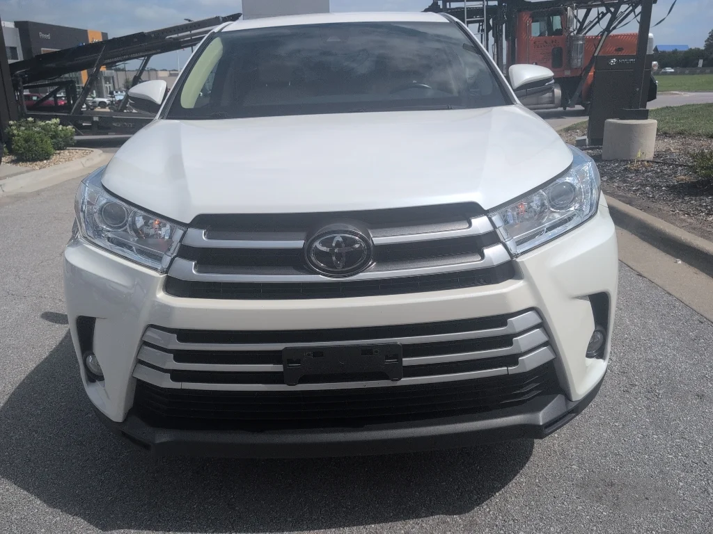 Used 2017 White Toyota LE image 4
