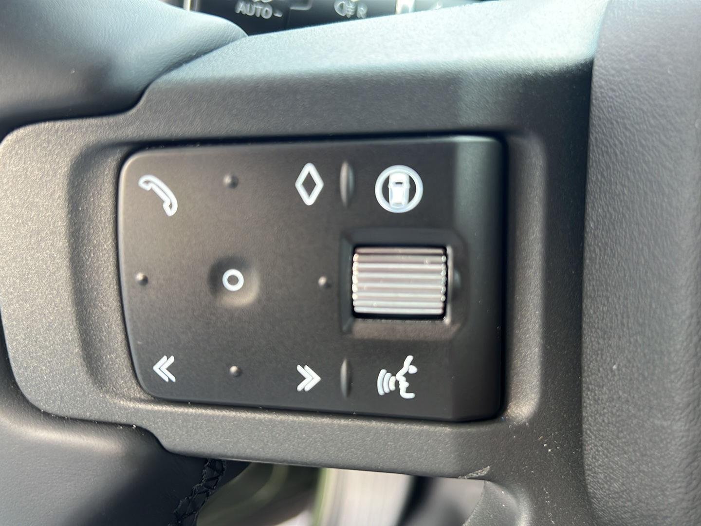 2026 Land Rover Defender X-Dynamic SE - Photo 13