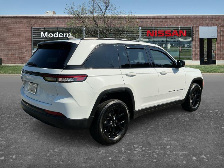 Used 2025 Bright White Clearcoat Jeep Altitude X image 4
