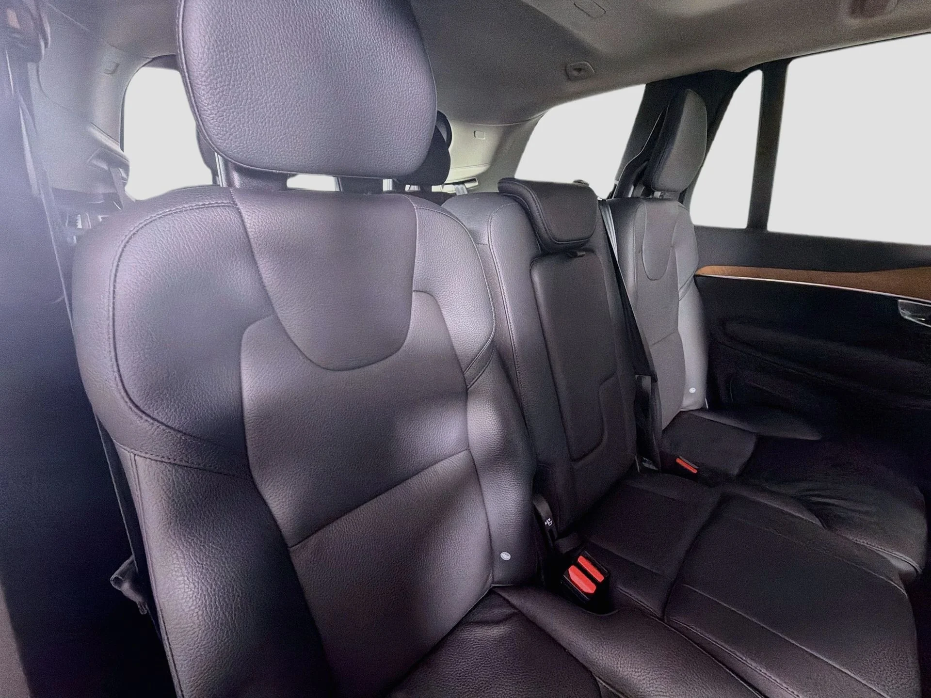 Certified Used 2024 Onyx Black Volvo Plus image 30