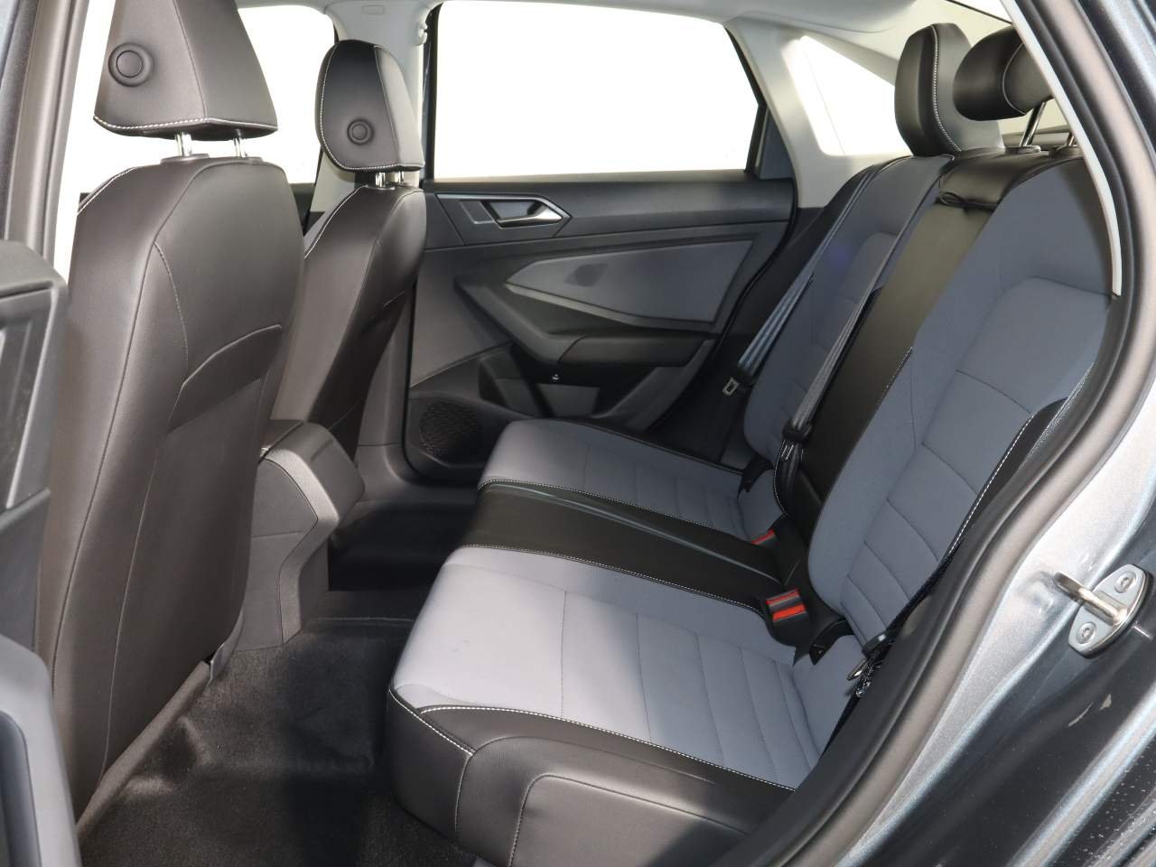 New 2027 Platinum Gray Metallic Volkswagen SE image 11