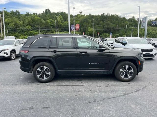 Used 2024  Jeep 4xe image 2