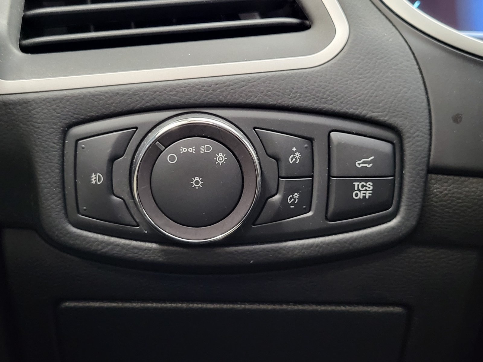 Used 2019 Blue Ford SEL image 15
