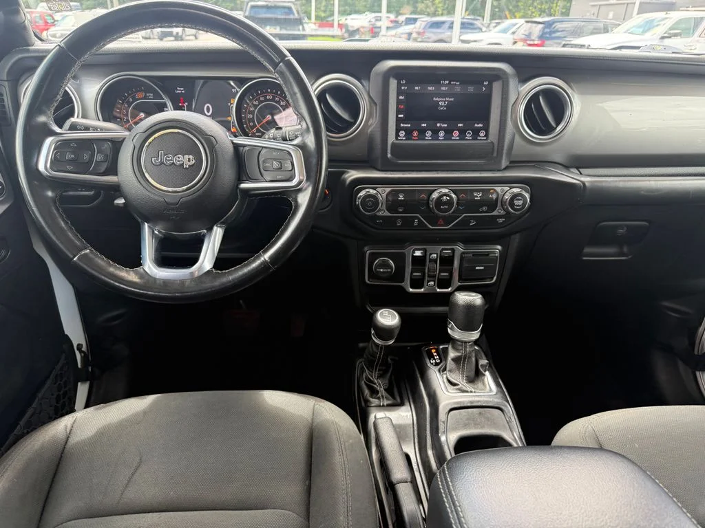 Used 2020 White Jeep Unlimited Sahara image 7