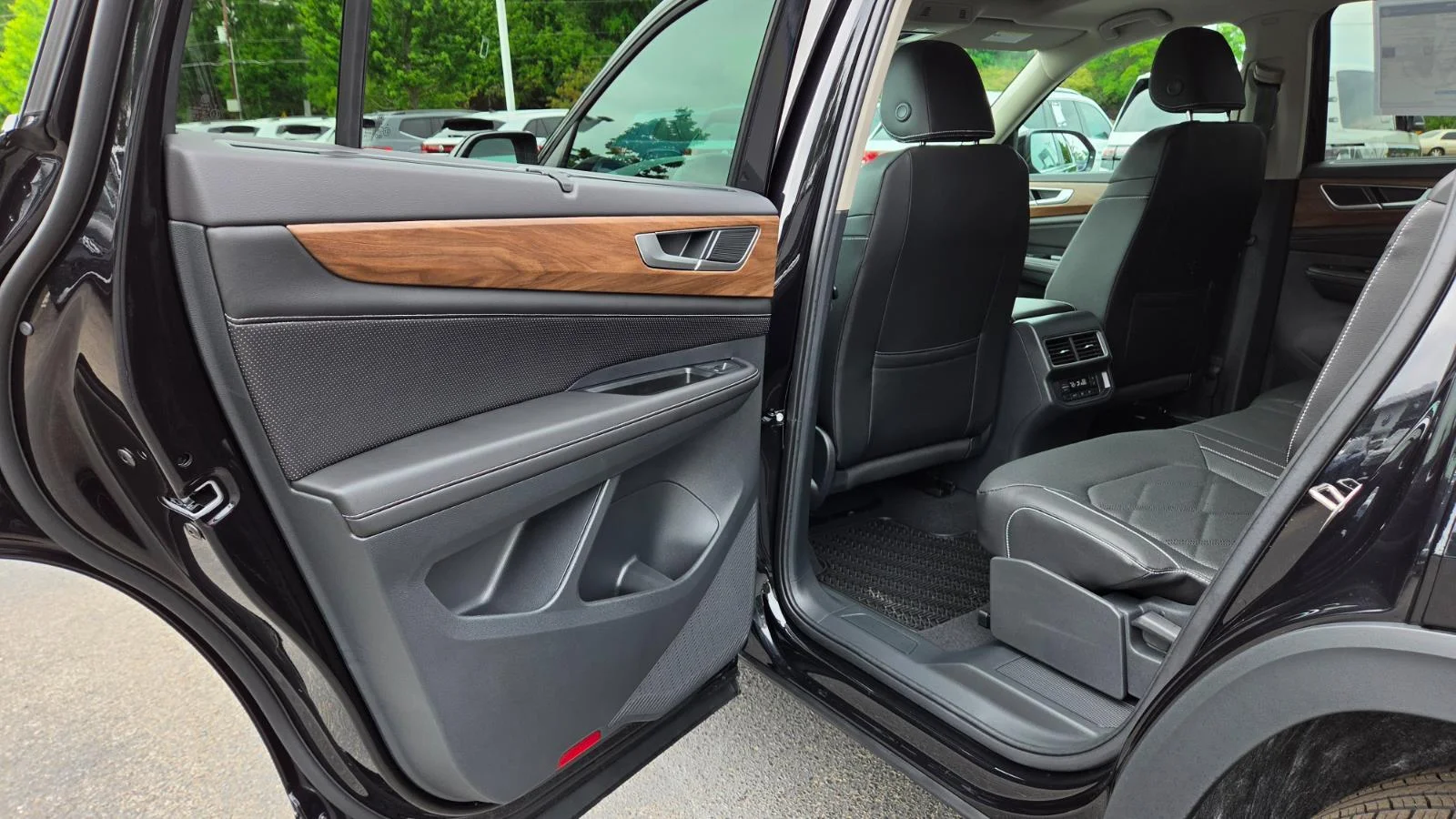 New 2026 Deep Black Pearl Volkswagen 2.0T SE w/Technology image 41