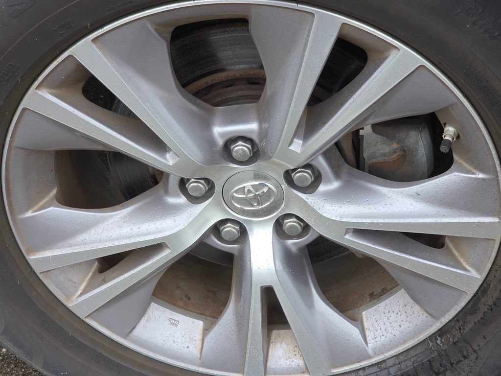 Used 2015 Ooh La La Rouge Mica Toyota XLE V6 image 19