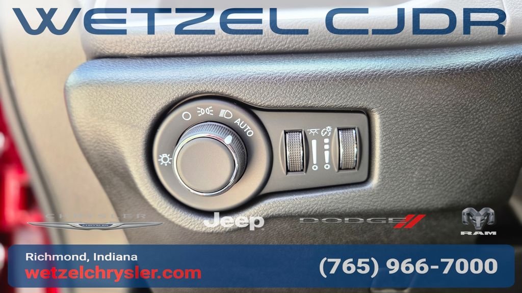 New 2027 Red Hot Pearl-Coat Exterior Paint Chrysler Limited image 25