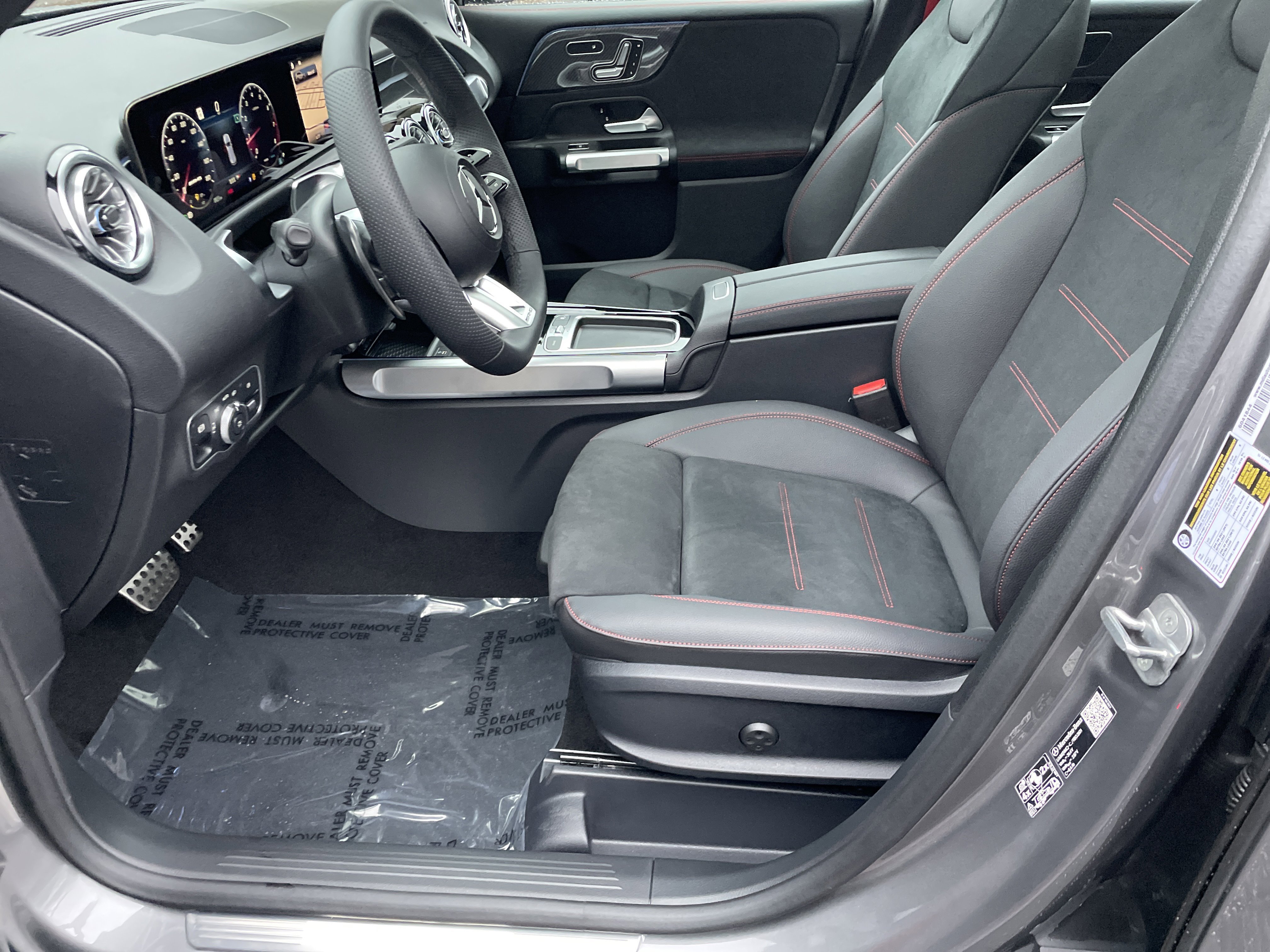 New 2026 Mountain Grey Metallic Mercedes-Benz AMG® GLB 35 4MATIC® SUV image 18