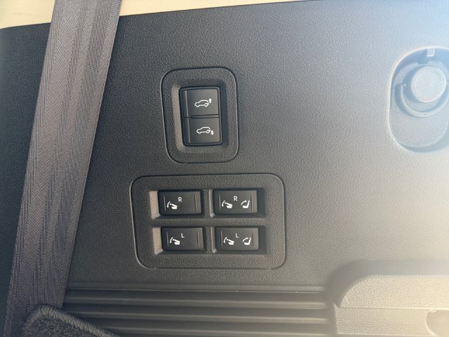 Used 2025 Silver INFINITI SENSORY image 40